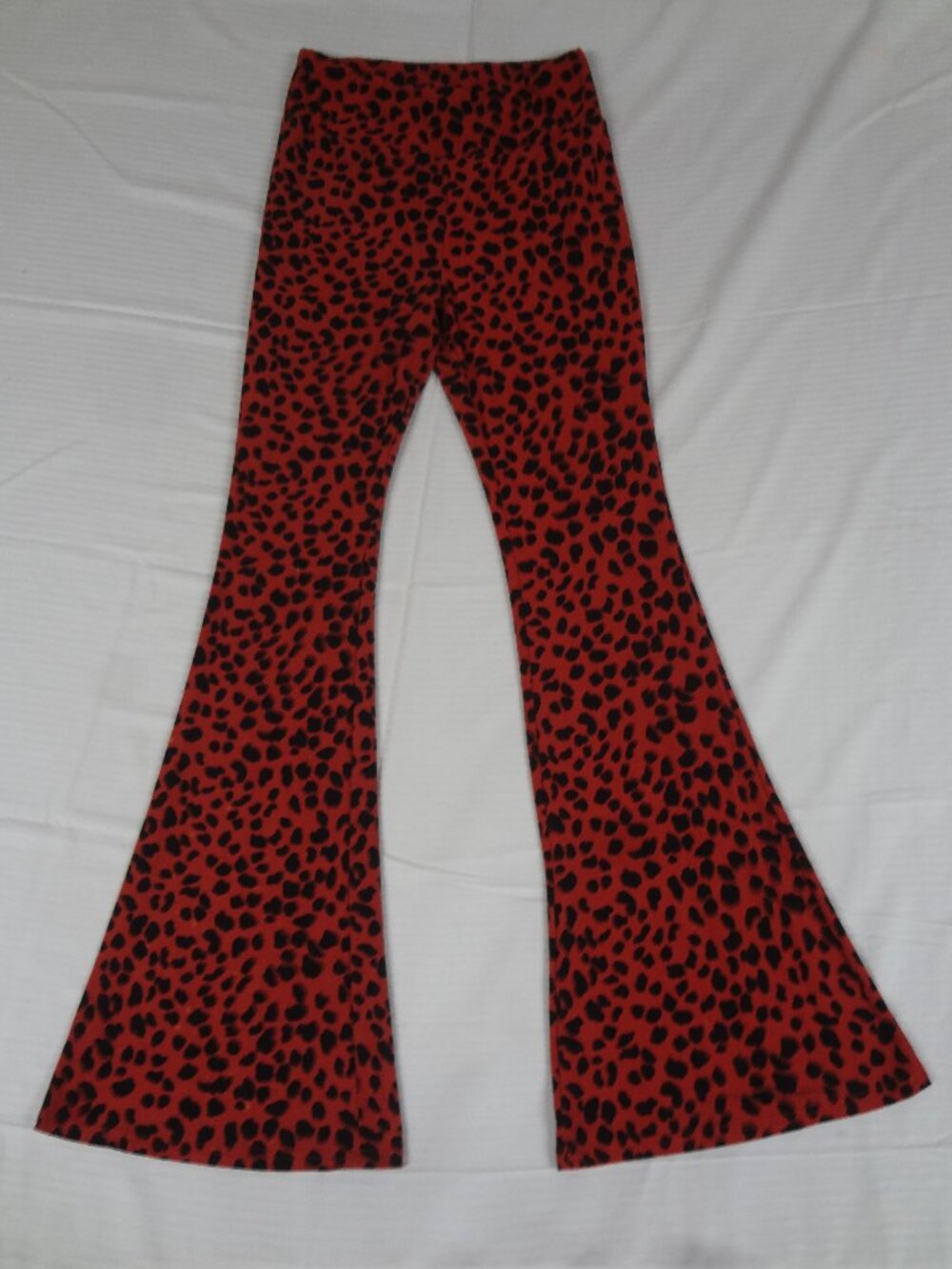NO BOUNDRAIES RED BLACK CHEETAH BELL BOTTOM LEGGINGS MEDIUM L752 (SPOT C PICS)
